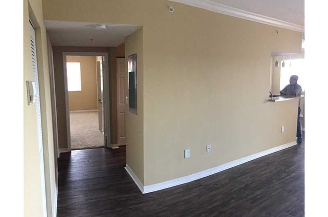 Apto 2 dormitorios em Hollywood, Florida -- 15 minutos ate Miami!- $255,900