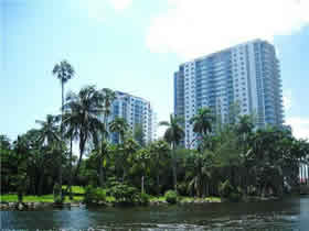 Apto Bom Preo - Terrazas Riverpark Village - South River Drive - Miami - $360,859 