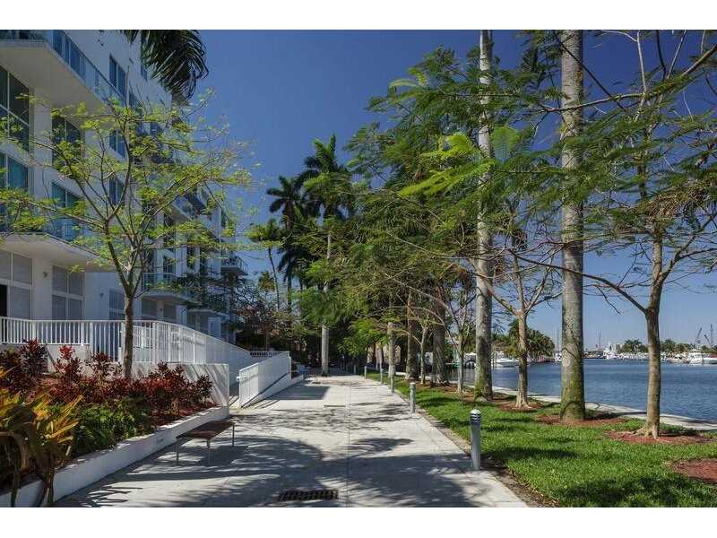     Apto Bom Preo - Terrazas Riverpark Village - South River Drive - Miami - $360,859