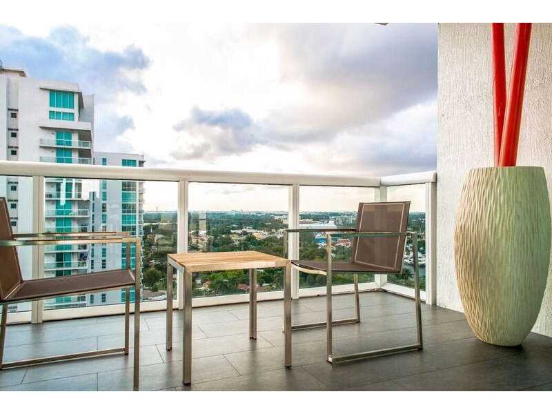     Apto Bom Preo - Terrazas Riverpark Village - South River Drive - Miami - $360,859 
