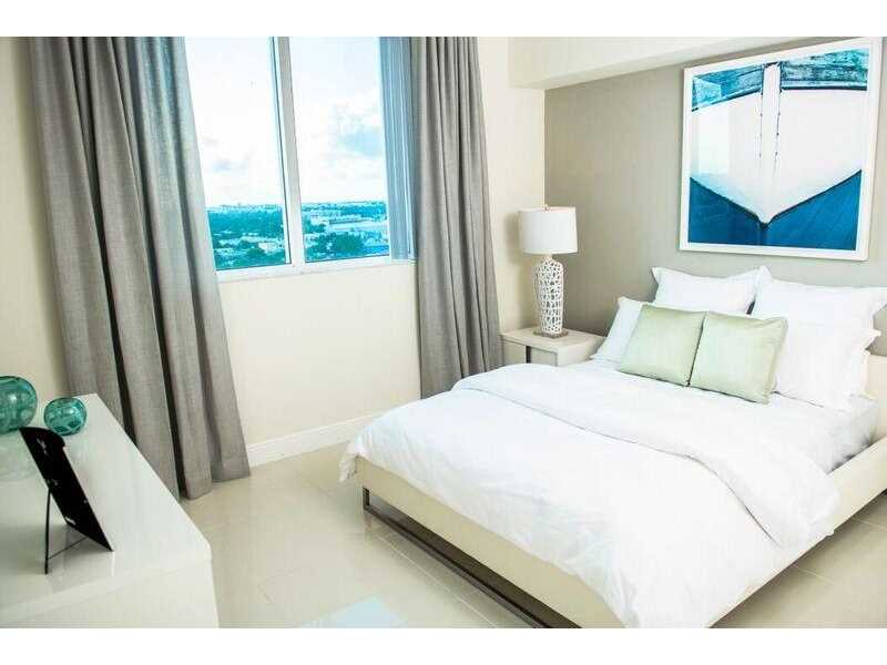      Apto Bom Preo - Terrazas Riverpark Village - South River Drive - Miami - $360,859