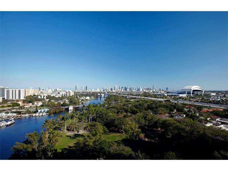 Apto Bom Preo - Terrazas Riverpark Village - South River Drive - Miami - $360,859 