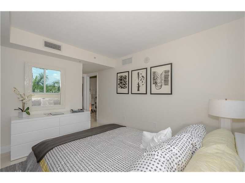 Apto Bom Preo - Terrazas Riverpark Village - South River Drive - Miami - $360,859