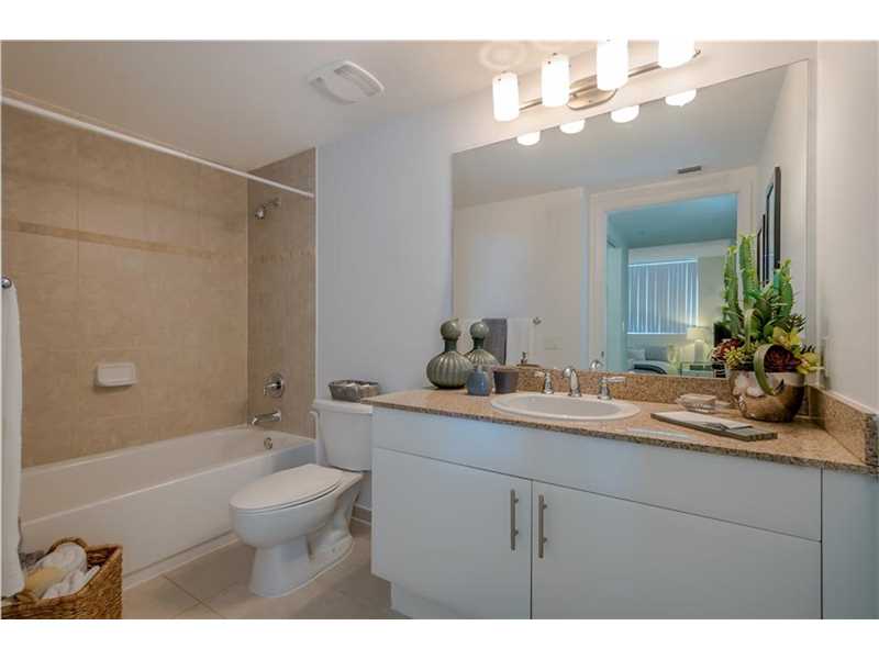 Apto Bom Preo - Terrazas Riverpark Village - South River Drive - Miami - $360,859