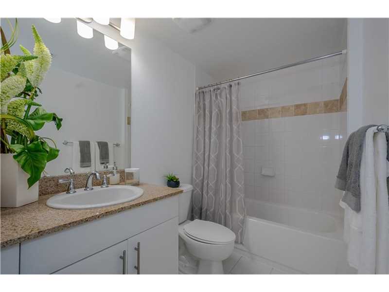 Apto Bom Preo - Terrazas Riverpark Village - South River Drive - Miami - $360,859