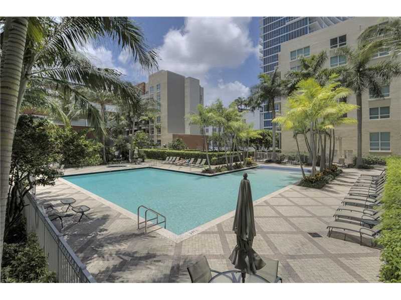 Apartamento todo branquinho - 2 dormitrios - Centro - Edgewater - Miami - $410,000  