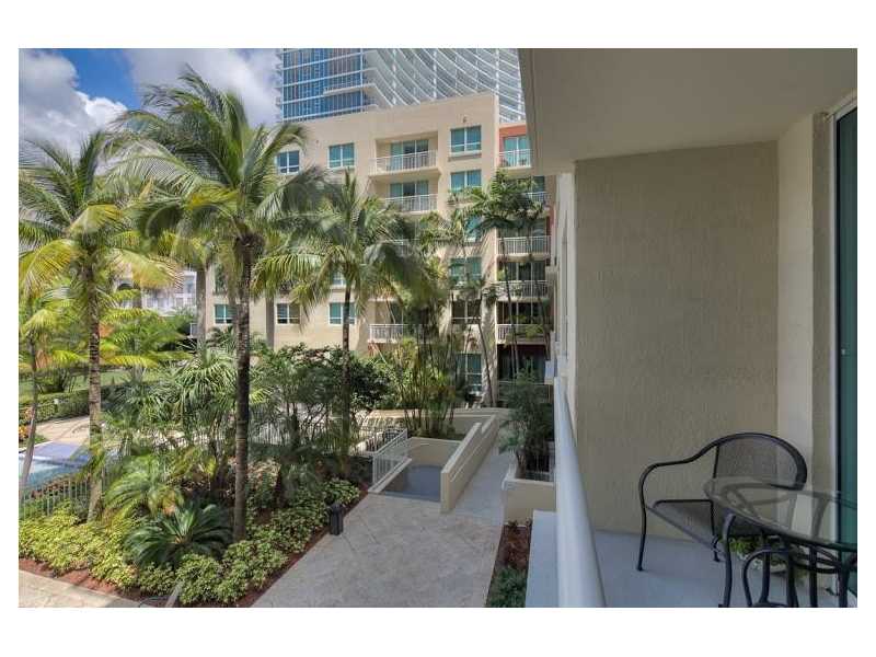 Apartamento todo branquinho - 2 dormitrios - Centro - Edgewater - Miami - $410,000