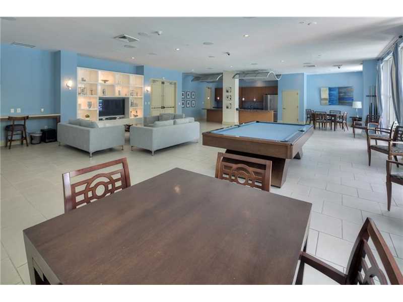 Apartamento todo branquinho - 2 dormitrios - Centro - Edgewater - Miami - $410,000