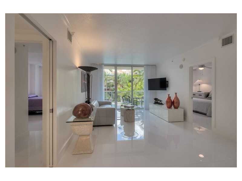 Apartamento todo branquinho - 2 dormitrios - Centro - Edgewater - Miami - $410,000