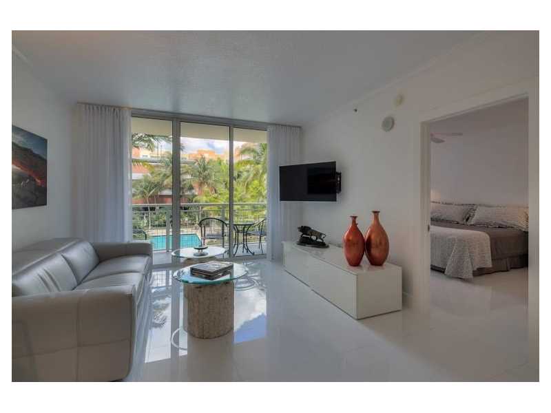 Apartamento todo branquinho - 2 dormitrios - Centro - Edgewater - Miami - $410,000