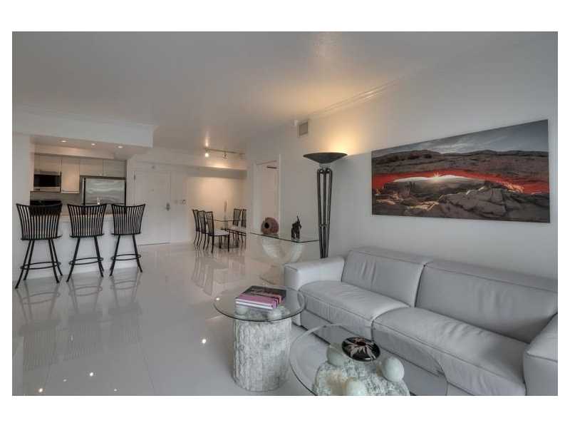 Apartamento todo branquinho - 2 dormitrios - Centro - Edgewater - Miami - $410,000