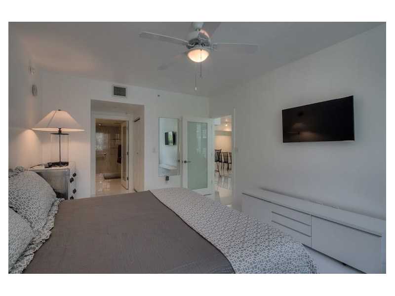 Apartamento todo branquinho - 2 dormitrios - Centro - Edgewater - Miami - $410,000