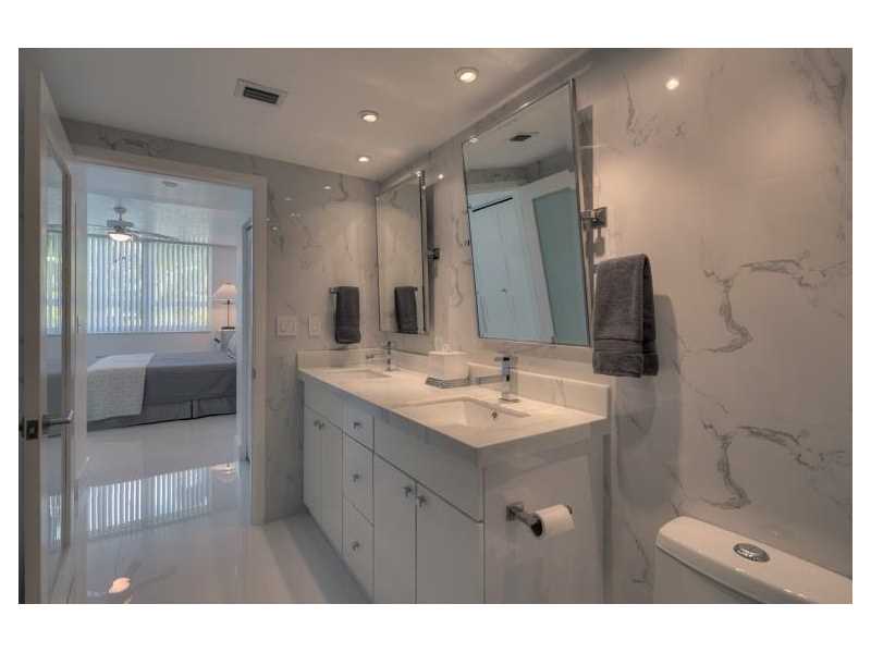 Apartamento todo branquinho - 2 dormitrios - Centro - Edgewater - Miami - $410,000