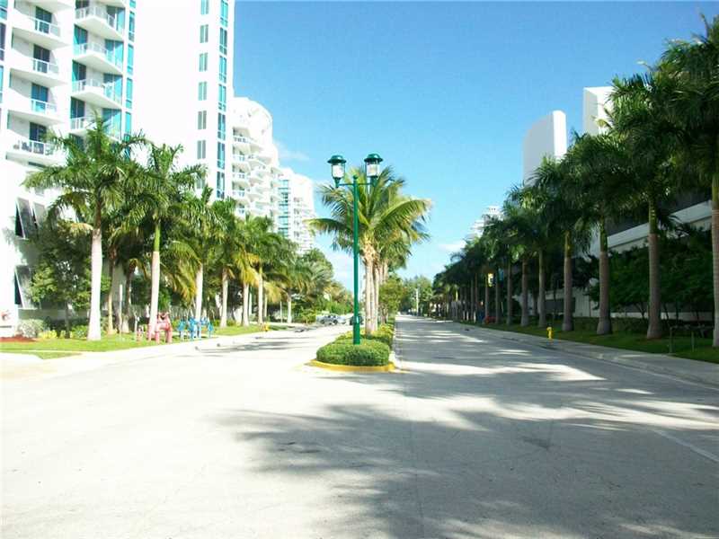 Apto Moderno no Uptown Marina Lofts - Aventura - $349,000