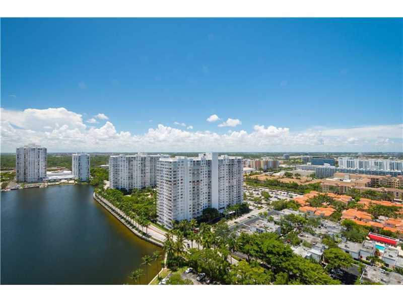 Apto Grande no 26 andar todo reformado e mobiliado no Tower at Biscayne - Miami - $339,900  