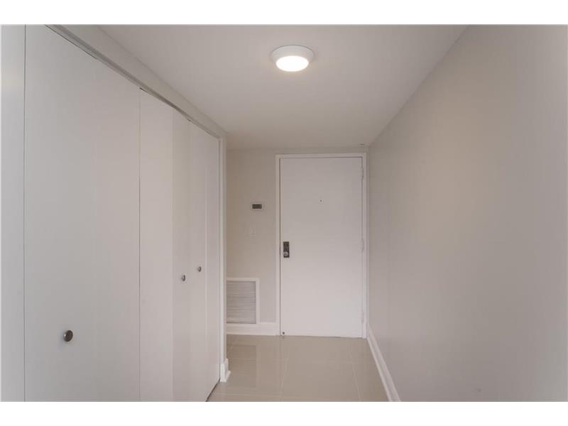 Apto Grande no 26 andar todo reformado e mobiliado no Tower at Biscayne - Miami - $339,900