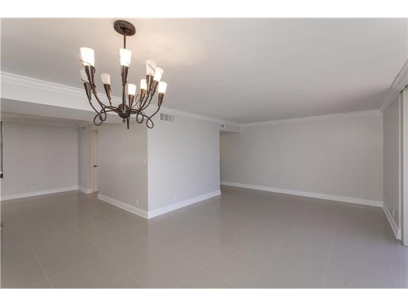 Apto Grande no 26 andar todo reformado e mobiliado no Tower at Biscayne - Miami - $339,900