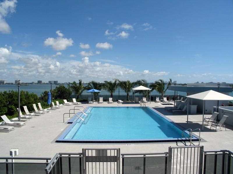 Apto Grande construido em 2007 - North Bay Village - Miami Beach - $499,900