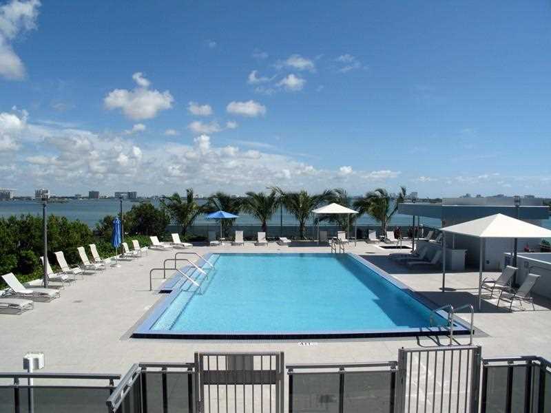 Apto Grande construido em 2007 - North Bay Village - Miami Beach - $499,900