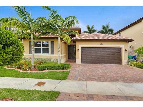 Nova Casa em Condominio - 40 minutos a Miami - $327,615 