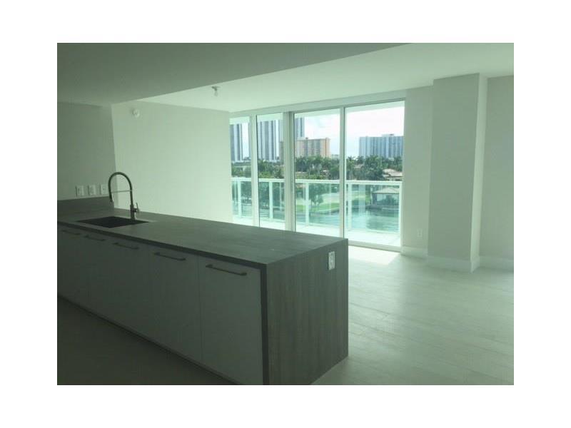 Apto Novo - 400 Sunny Isles - Predio de luxo em Sunny Isles Beach - Miami Beach - $789,000