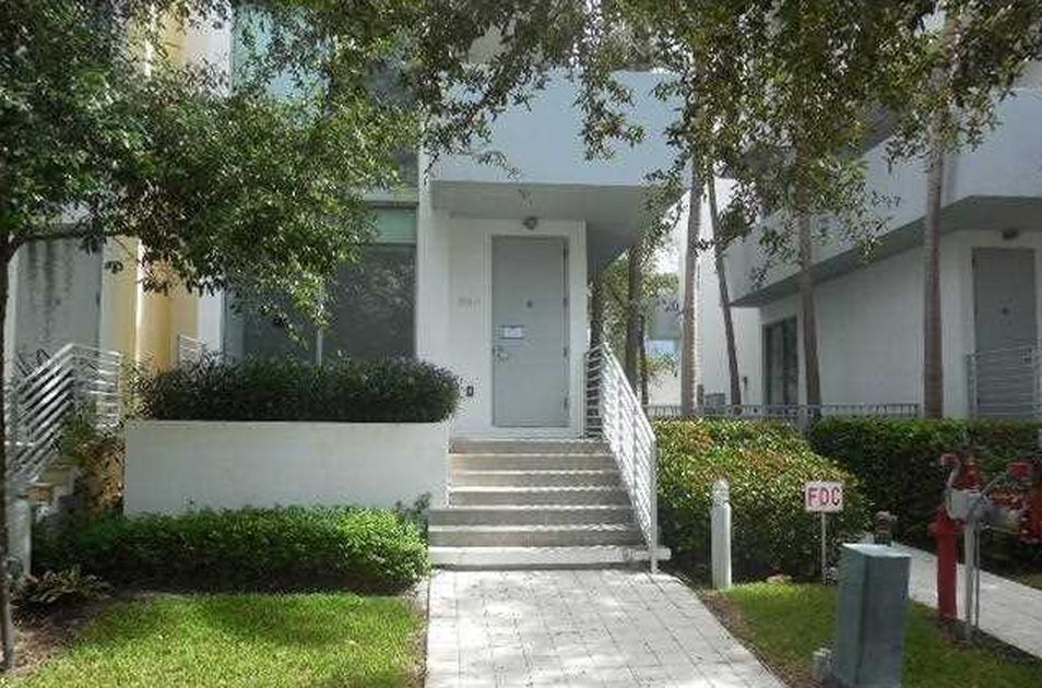 Townhouse Moderna em Miami Beach - 3 dormitorios / garagem fechado 2 carros - $588,000