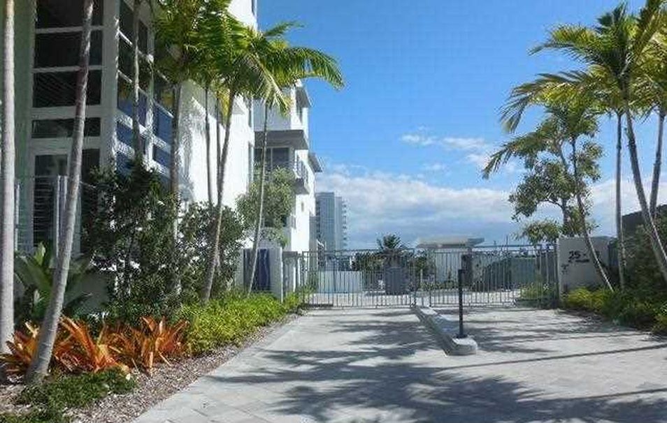 Townhouse Moderna em Miami Beach - 3 dormitorios / garagem fechado 2 carros - $588,000