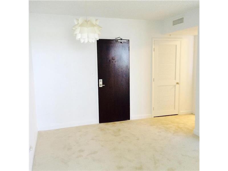 Apto 2 quarto no predio famoso Flamingo South Beach - Miami Beach - $379,900