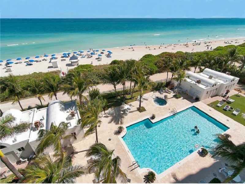 Apto em frente a praia no predio de luxo Akoya - Miami Beach - $515,000 