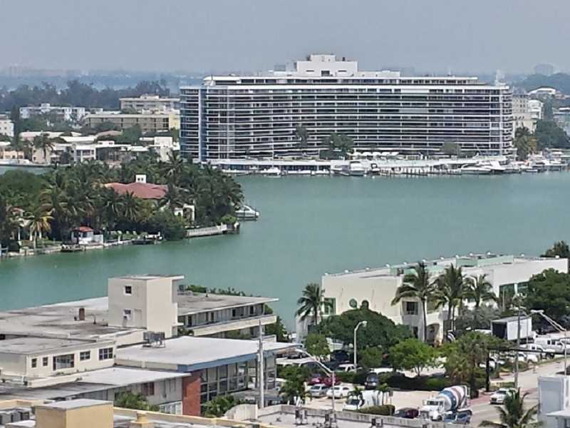 Apto em frente a praia no predio de luxo - Miami Beach - $515,000