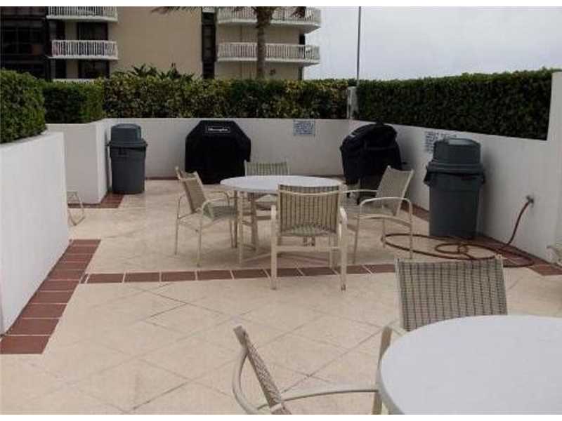 Apto em frente a praia no predio de luxo - Miami Beach - $515,000