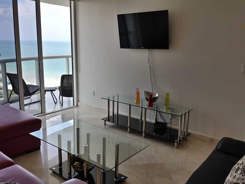 Apto em frente a praia no predio de luxo  - Miami Beach - $515,000