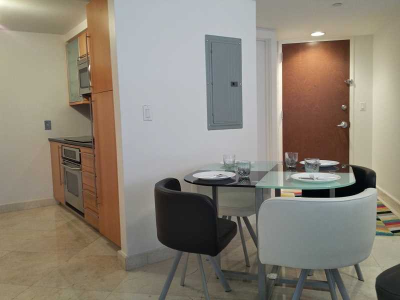 Apto em frente a praia no predio de luxo - Miami Beach - $515,000