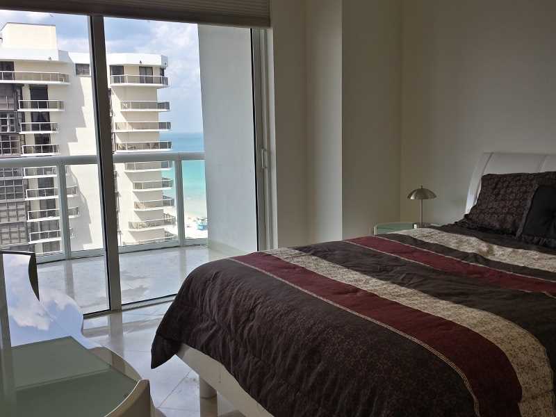 Apto em frente a praia no predio de luxo - Miami Beach - $515,000