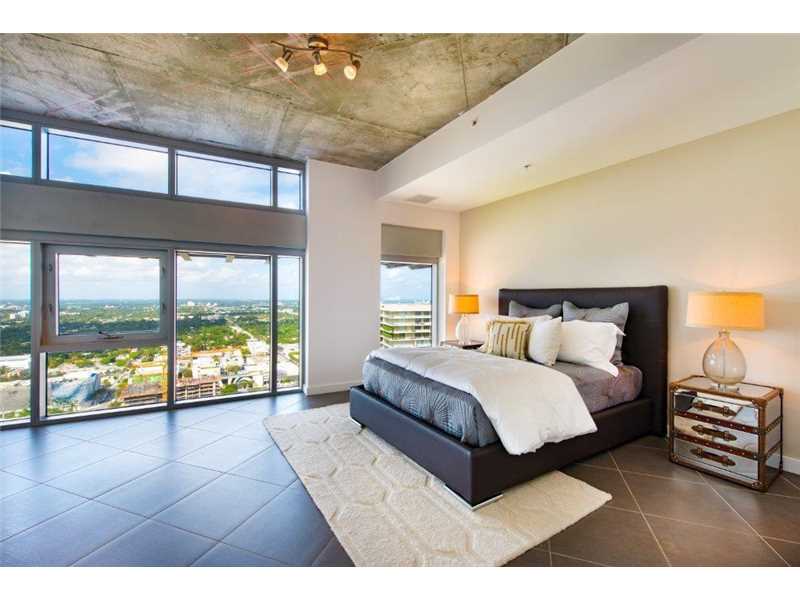  Cobertura Duplex no Four Midtown - Miami  $895,000  