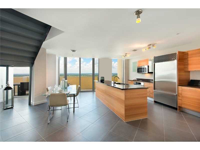  Cobertura Duplex no Four Midtown - Miami  $895,000  