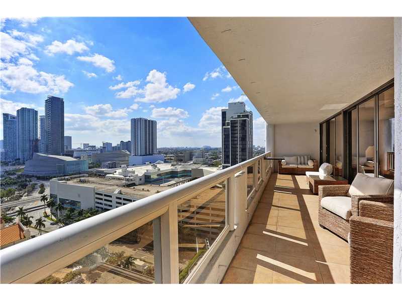  Apto de Luxo 3 dormitorios no The Grand - Downtown - Miami  $629,000