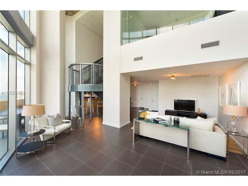  Cobertura Duplex no Four Midtown - Miami  $820,000