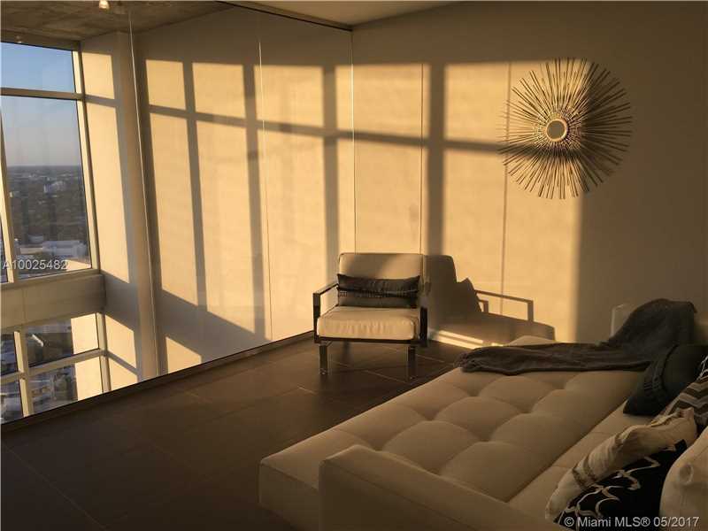  Cobertura Duplex no Four Midtown - Miami  $820,000 