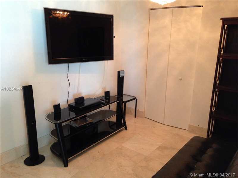 Apartamento Lindo A Venda no Wind Condo - Downtown Miami $359,900