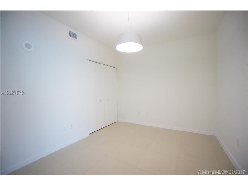 Apartamento de Luxo A Venda em Aventura - Miami $385,000
