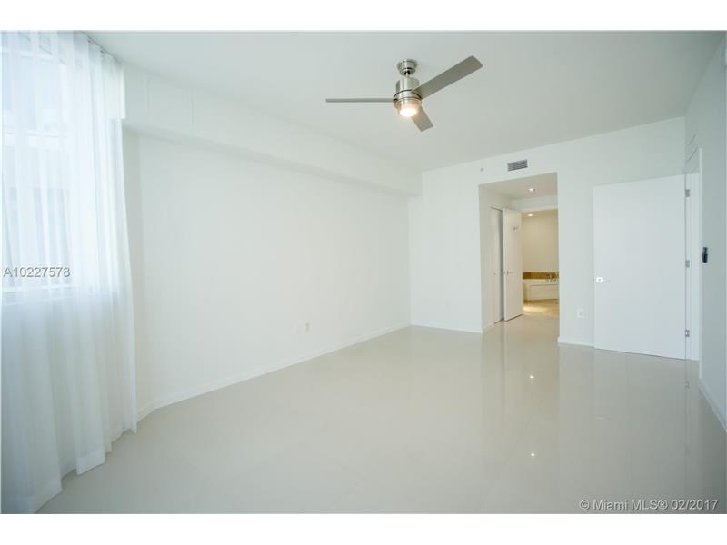 Apartamento de Luxo A Venda em Aventura - Miami $385,000