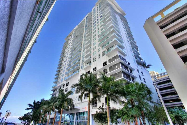 Apartamento A Venda no Solaris - Brickell / Downtown Miami - $385,000  
