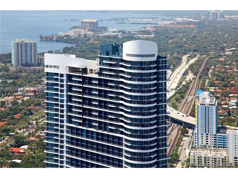 Apto Duplex 3 dormitorios com 2 varandas em Brickell - Miami $539,000 