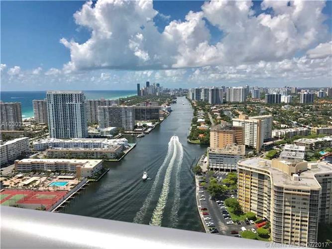 Apto 2 quartos em Condo Hotel - Hallandale pertinho da praia $479,000   