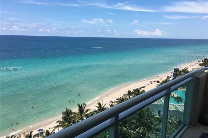 Apto Bonito Em Frente A Praia em Hollywood Beach $573,800  