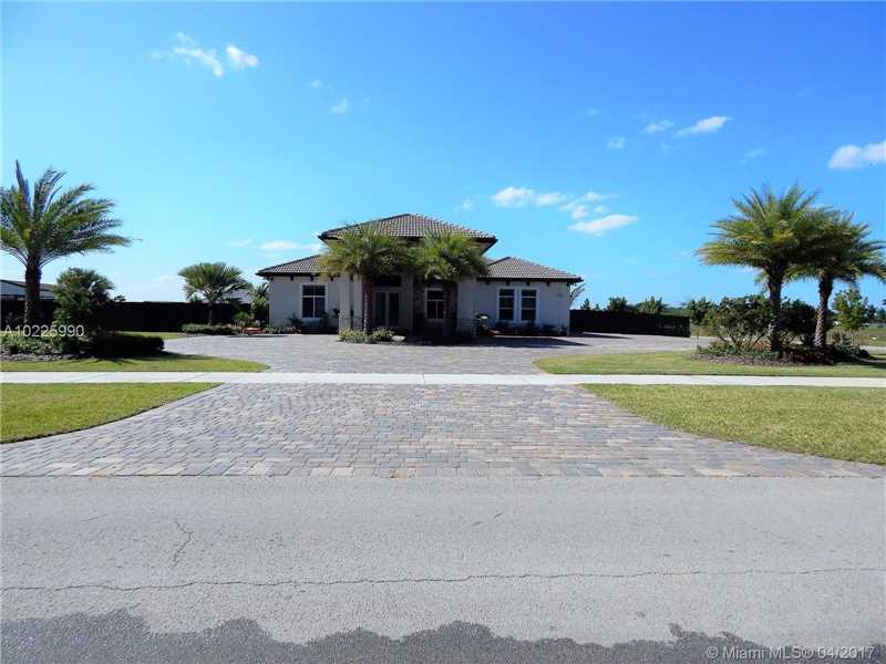 Casa Nova com Piscina em Homestead - Miami $595,990   