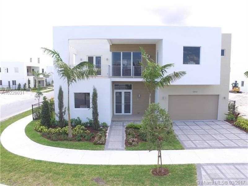 Nova Casa Moderna A Venda em Doral $988,000  