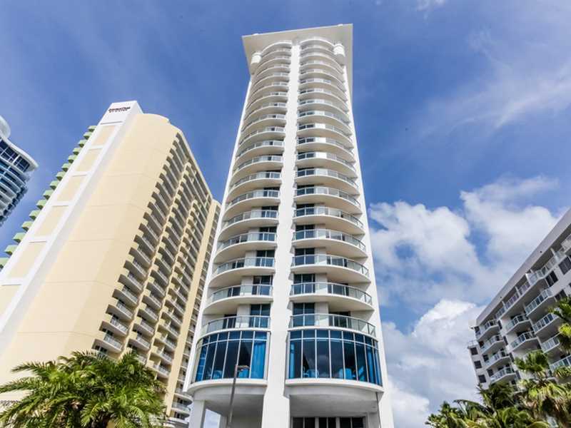 Apto Mobiliado em frente a praia no Sole On The Ocean - Sunny Isles Beach - $280,000 