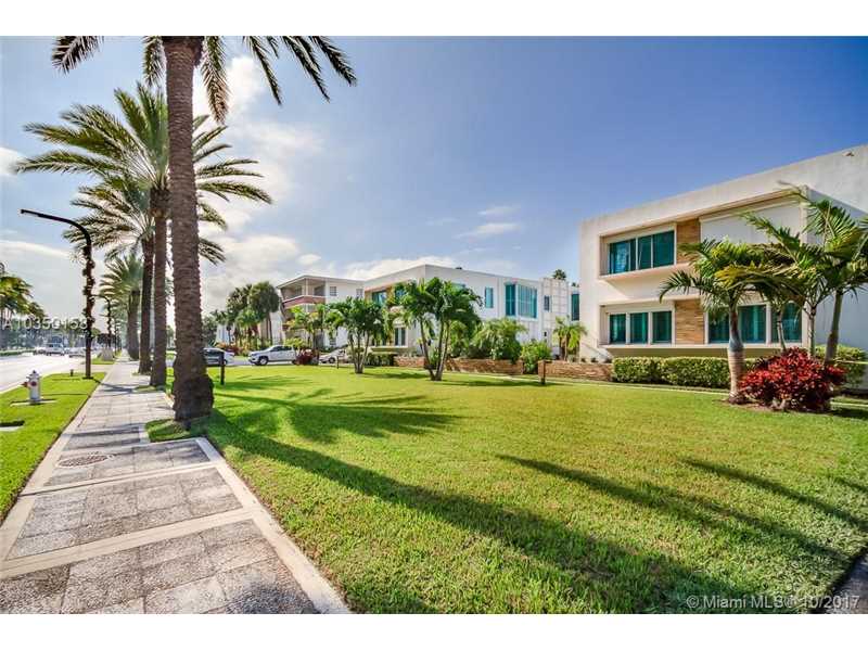 Apto Chique Todo Reformado em Bal Harbour - Miami Beach - $368,000  